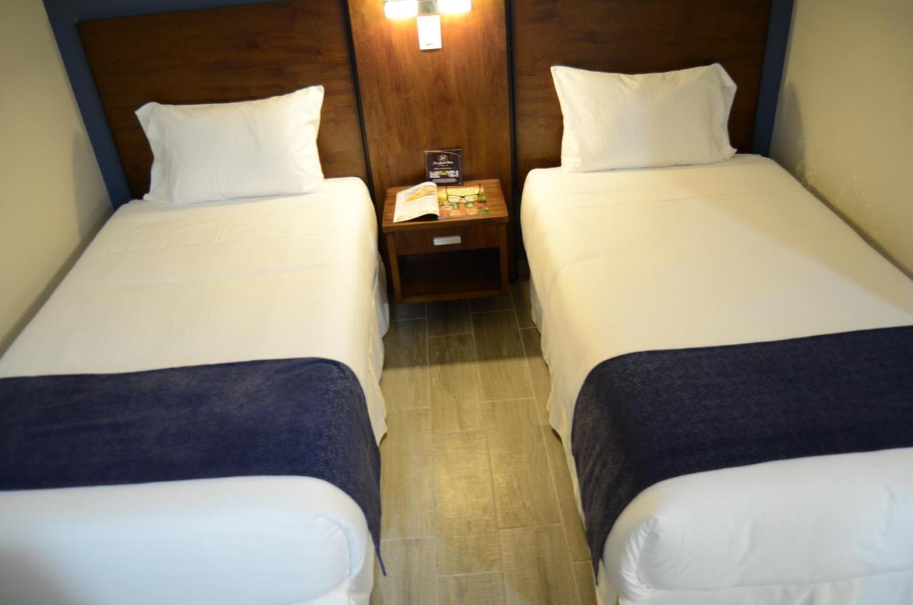 Hotel San Agustin Plaza Латакунга Экстерьер фото