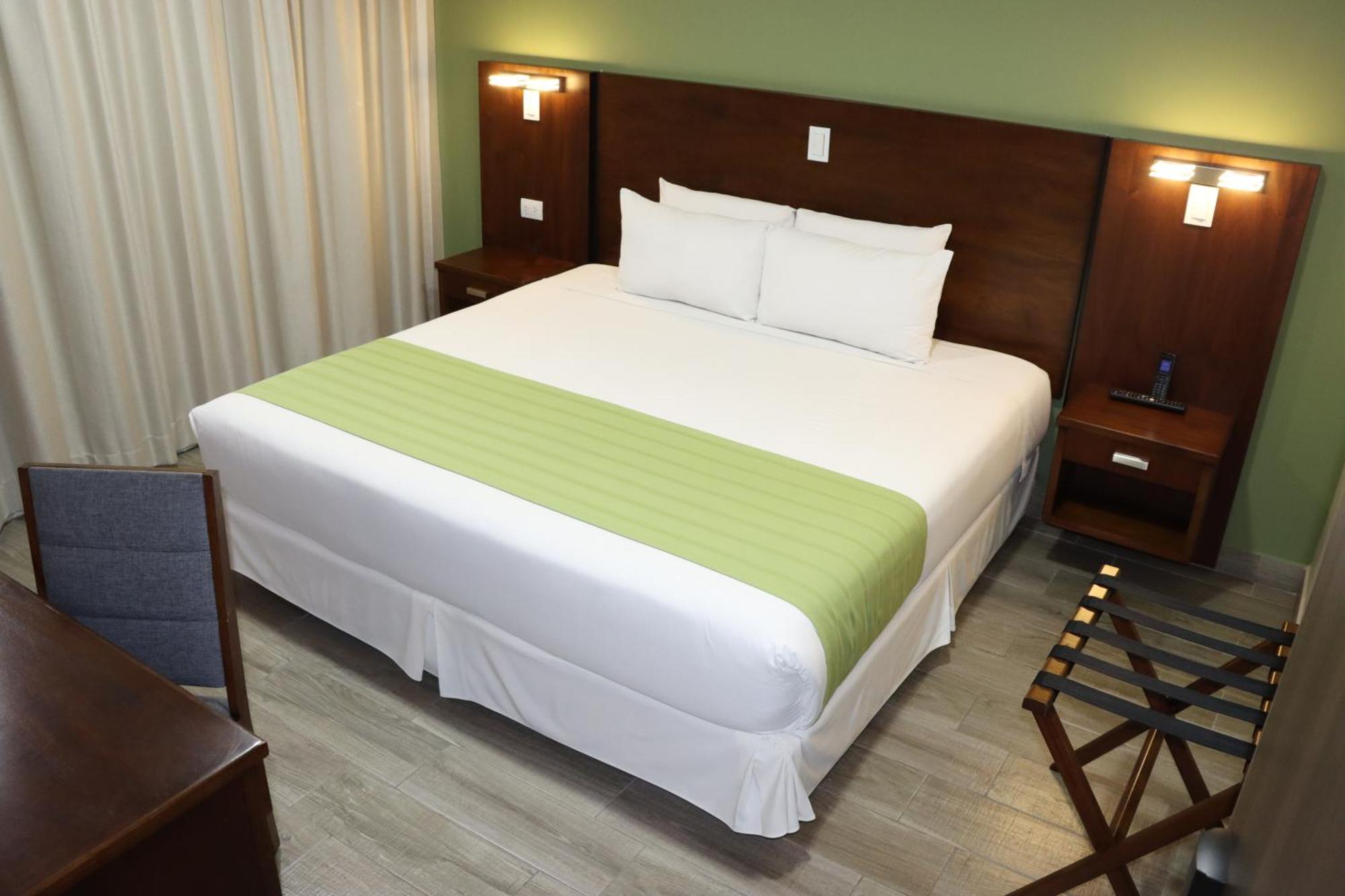 Hotel San Agustin Plaza Латакунга Экстерьер фото
