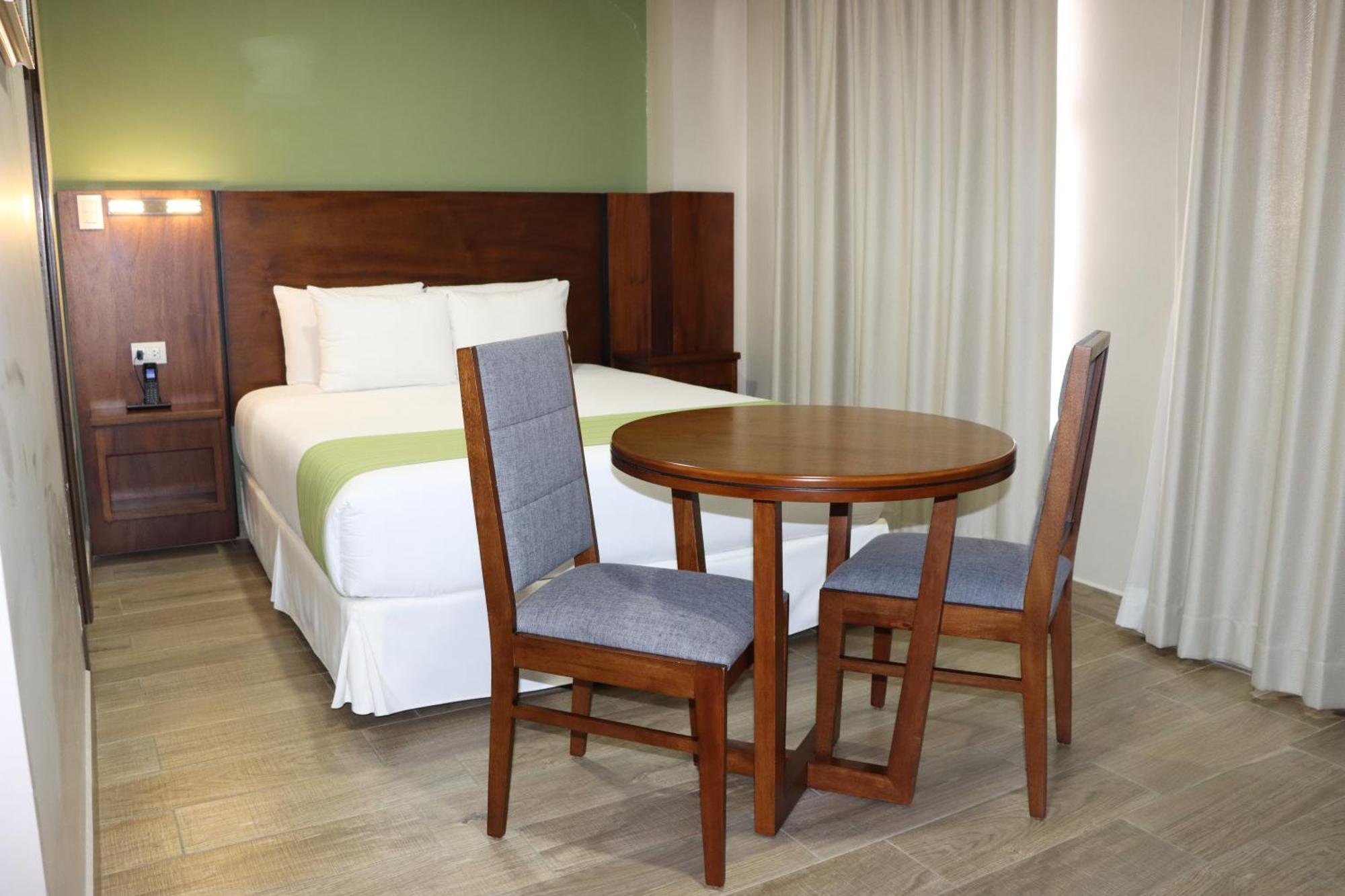 Hotel San Agustin Plaza Латакунга Экстерьер фото