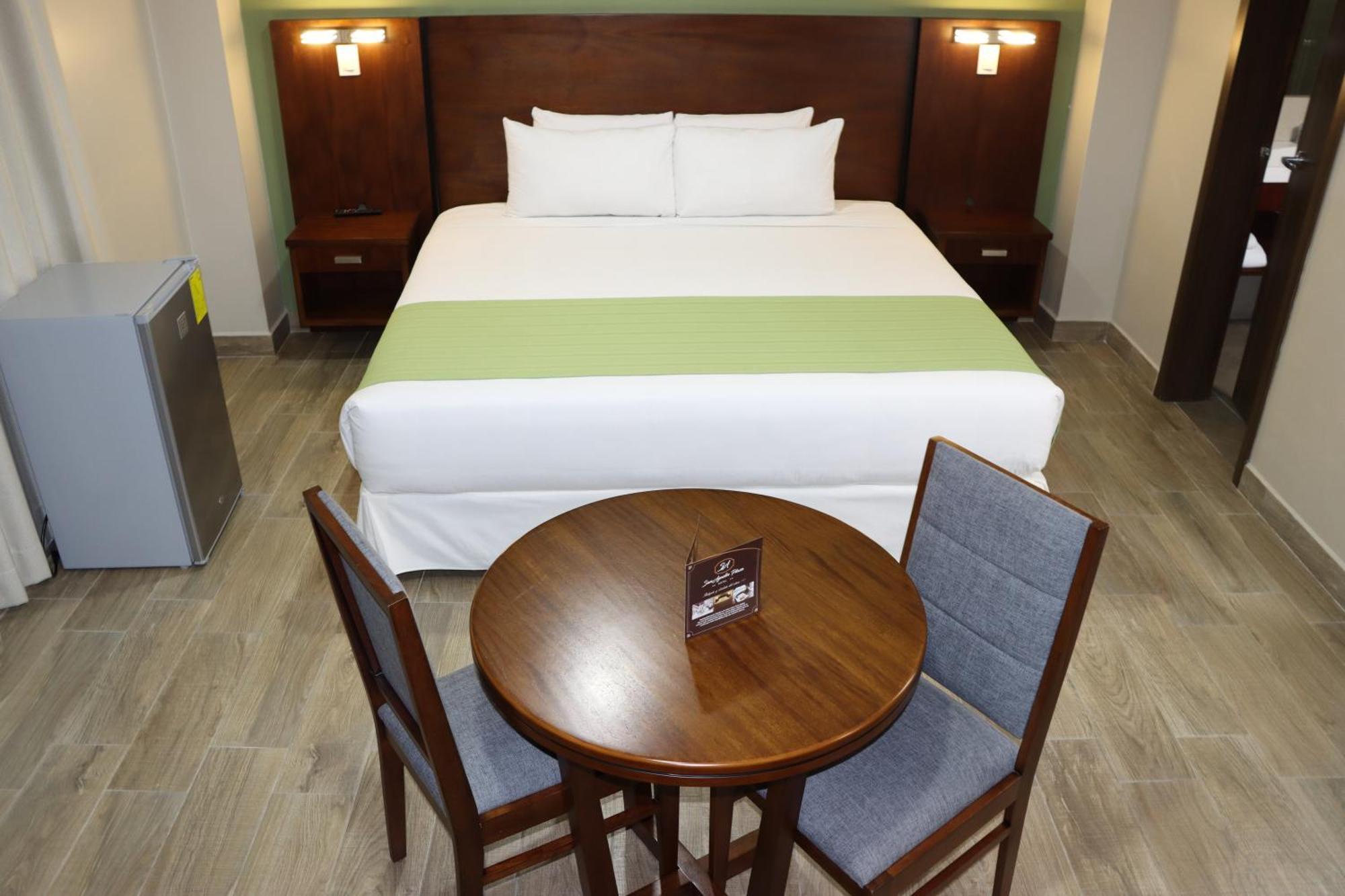 Hotel San Agustin Plaza Латакунга Экстерьер фото
