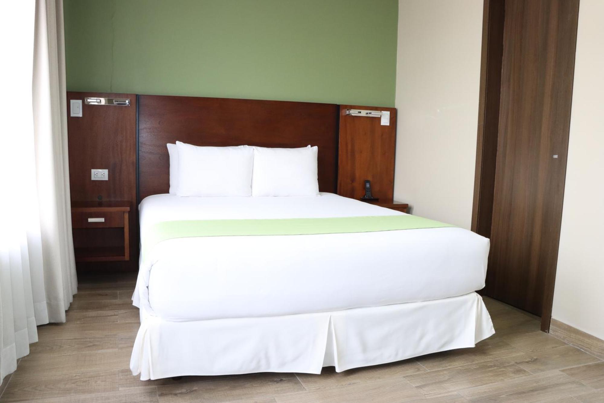 Hotel San Agustin Plaza Латакунга Экстерьер фото