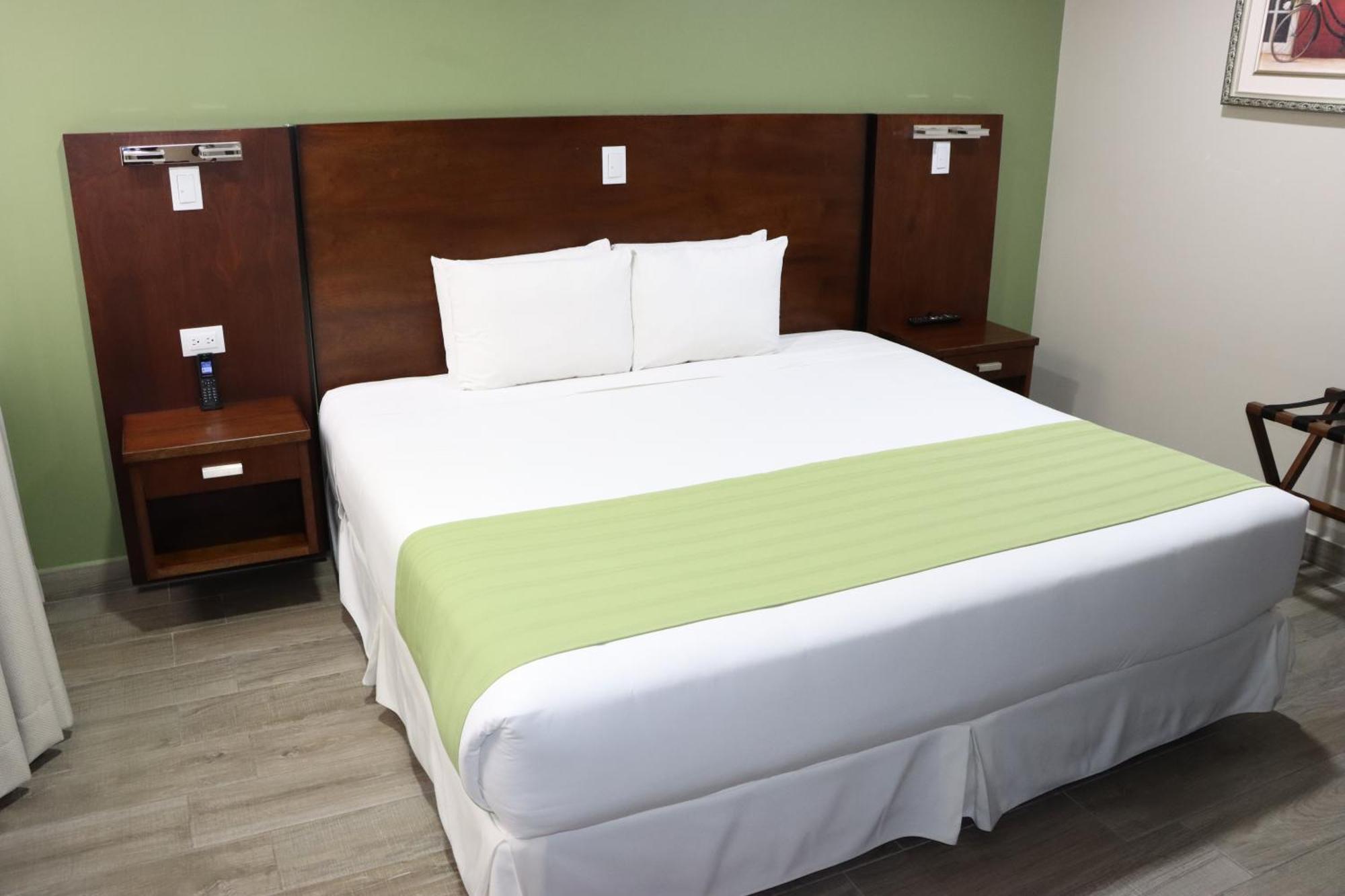 Hotel San Agustin Plaza Латакунга Экстерьер фото